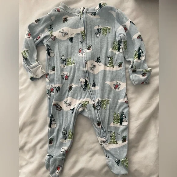 Old Navy Star‎ Wars Baby Blue Winter Holiday Zip Footed Sleeper Pajamas 0-3M