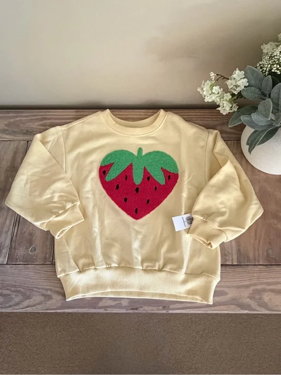 Old Navy Yellow Lightweight Sweatshirt w/ Strawberry Appliqué 🍓🆕