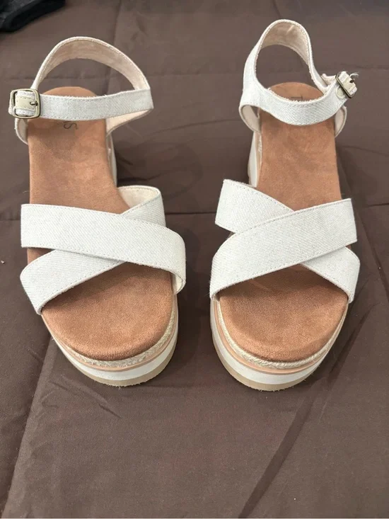 Toms Cream Crisscross Ankle Strap Platform Sandals - Women's
