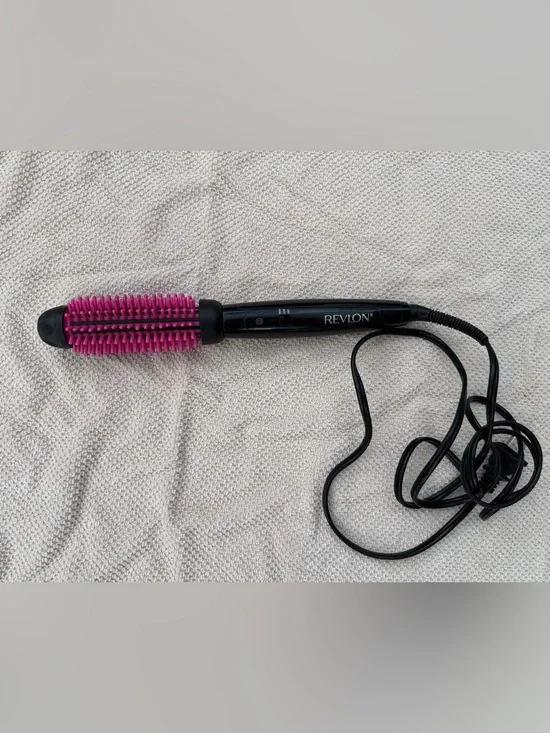 Revlon Volumizing Hot Round Brush in Black and Pink