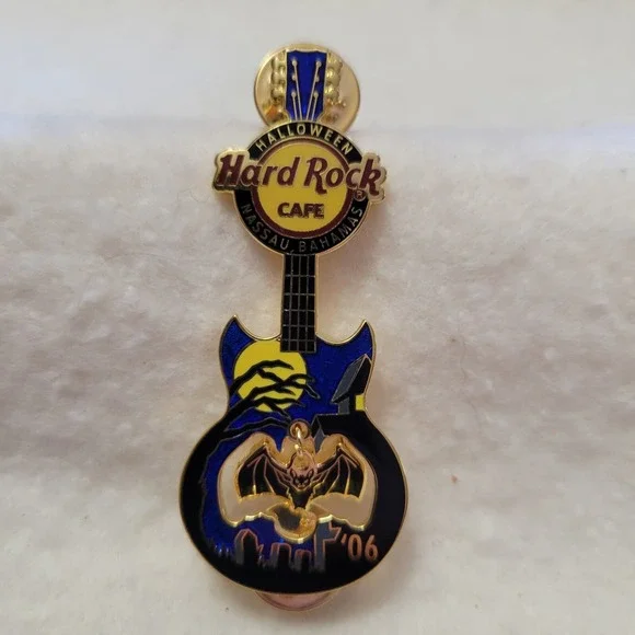 Hard Rock Cafe Nassau Bahamas ‎ Halloween Full Moon Swinging Bat 2006 Pin