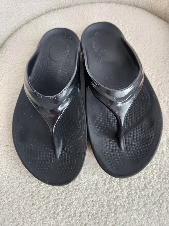 OOFOS OOlala Flip Flop - Women's Size 9