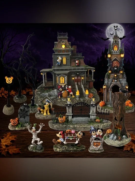 Disney Mickey & friends Halloween Village collection Set 12 pieces.