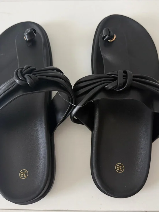 No Boundaries Black Knotted Toe-Loop Sandals