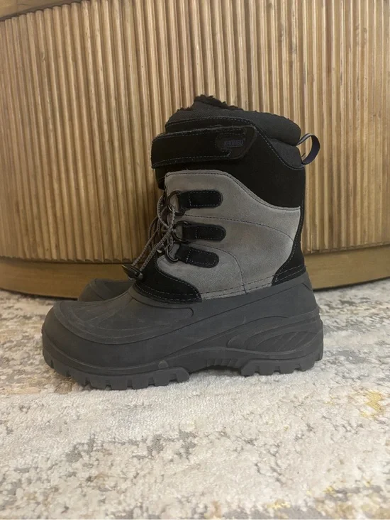 Khombu Kids Snowtracker Winter Boots Size 5M Grey Black Waterproof Insulated