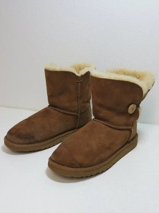 UGG 5991Y Australia Bailey Button Winter Boots Insulated Kids Footwear Sz 5