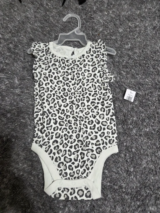 Old Navy White and Black Leopard Print Baby One-Piece Bodysuit