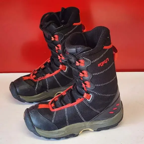5150 Crow Kids Black and Red Snowboard Boots Size US 4