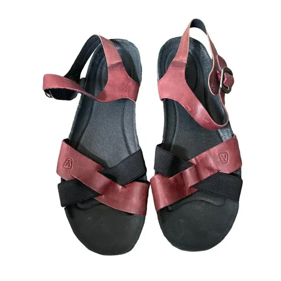 Women's Strappy Leather Sandals in Burgundy - Unbranded