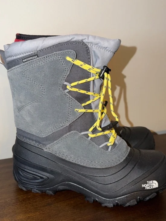 North Face Kids ALPENGLOW V Waterproof Winter Boots Gray, Kids Size 3