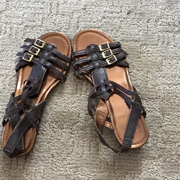 Sandals size 8 brown