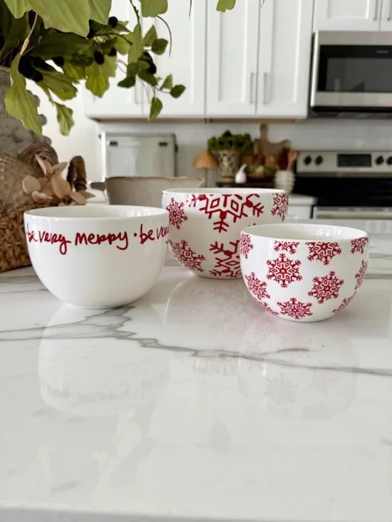 Crate & Barrel “Be Very Merry” Nesting Bowls – Set of 3