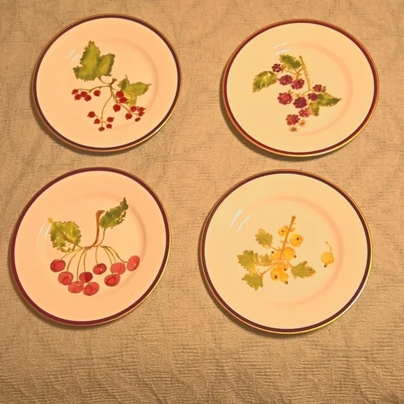 Crate&Barrel Berry Themed Plates Set of 4 8 inches