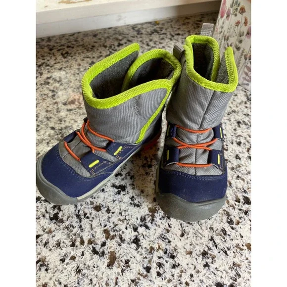 KEEN Winter Boots Kids Size 7 Grey Navy Blue Excellent Snow Hiking Shoes