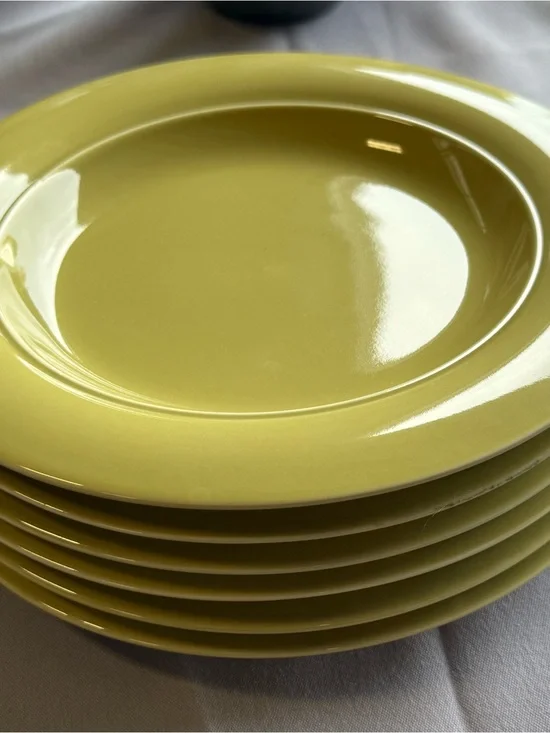 Crate&Barrel Glossy Lemon Yellow Ceramic Dinner Plate 6 piece