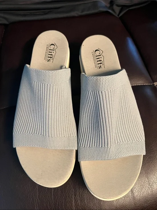 Cliffs by WHITE MOUNTAIN Women's Light Gray Knit Slide Sandals