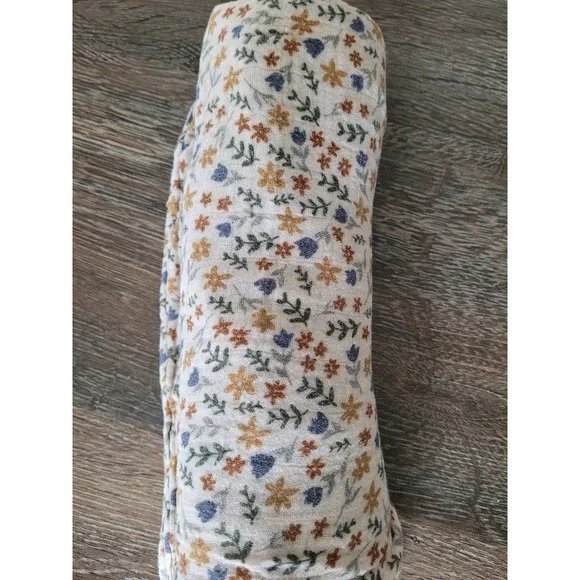 Brave Little Ones Bamboo Muslin Swaddle Blanket‎ Earthy Floral 47x47 Cream #7