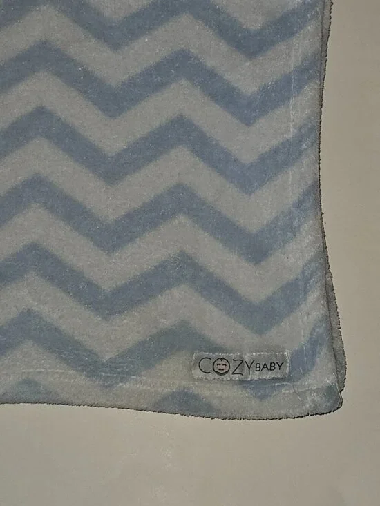 Cozy Baby Blue White Chevron Baby Blanket Fleece Soft 29x40 Zig Zag 119741