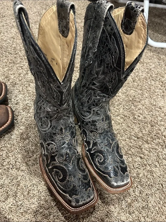 Men’s Corral Black Embroidered Western Boots