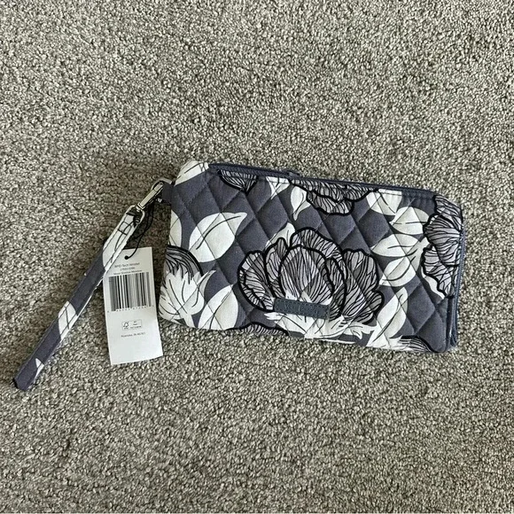 Vera Bradley RFID Blocking‎ Tech Wristlet Moon Shadow Meadow