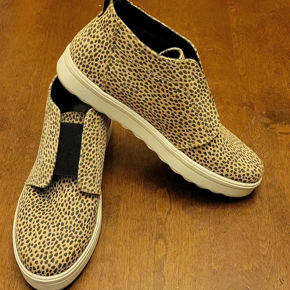 Universal Thread Leopard Print Sneakers
