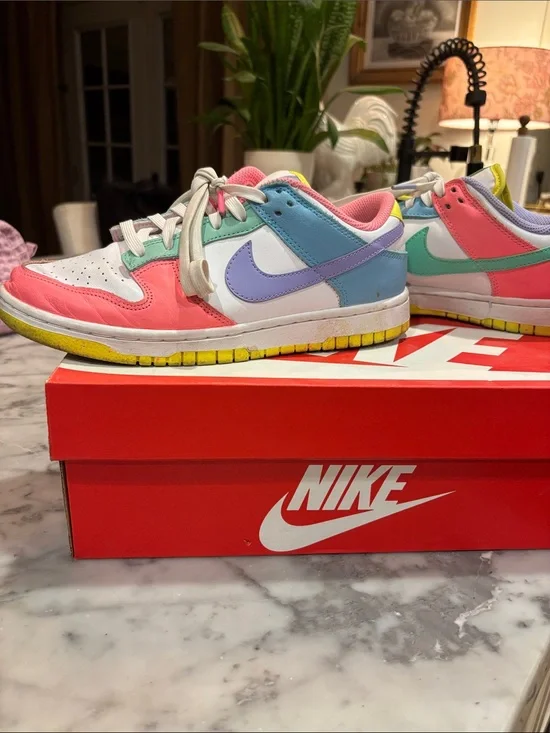 Women’s Nike Dunk Low SE White/Green Glow-Sunset Pulse