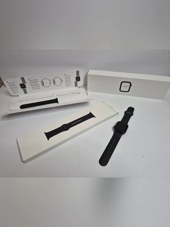Apple Watch Series 4 Space Grey Aluminum Case Black Sport Band 40MM