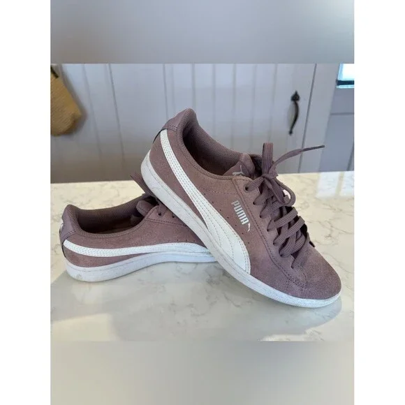 Puma Women's Suede Sneakers in Dusty Rose with White Formstrip, size 7