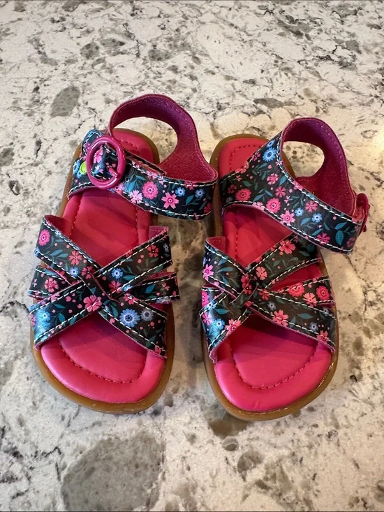 NWOT Western Chief Sandbox Picnic Sandals for Kids. Size 8.