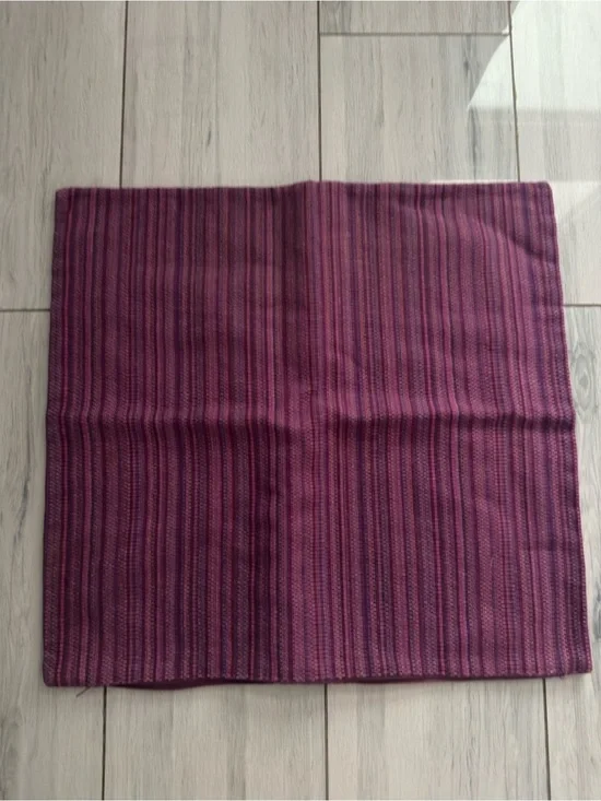 CRATE & BARREL Maddox woven plum 20