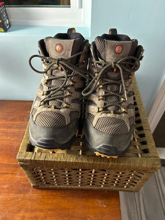 Merrell Moab 2 Hiking Boot Waterproof Suede & Mesh Color Walnut Men’s 11.5