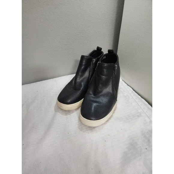 Black Perforated Hidden Wedge Zip Sneakers 9.5
