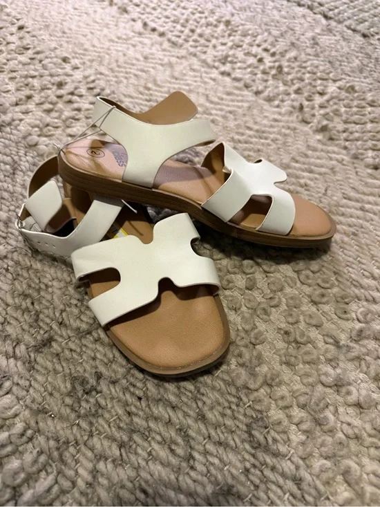 art class White Kids Strappy Sandals with Tan Footbed 2Y nwt