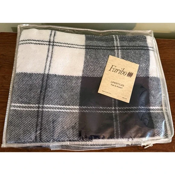 VINTAGE Gap Faribo FRINGED Pal-A-Robe Blue Plaid PONCHO ROBE‎ 50X72 New Rare
