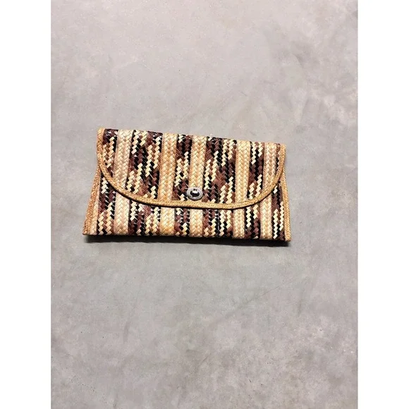 Woven Straw Envelope Clutch Purse Geometric Pattern Button Snap Closure