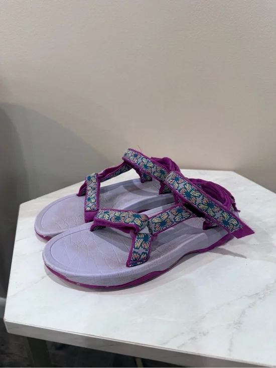 🔥Teva Kids Purple Strappy Sandals with Patterned Webbing Size 2 EC🔥