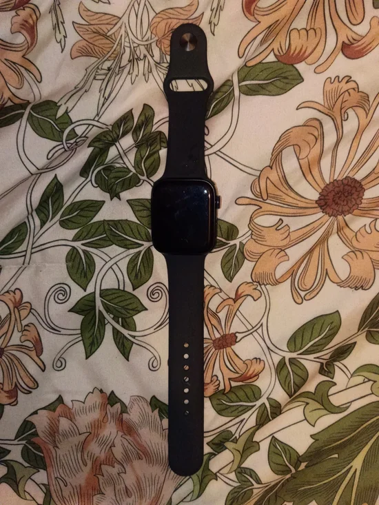 *BRAND NEW W/0 BOX* Apple Smartwatch SE 44mm with Silicone Band