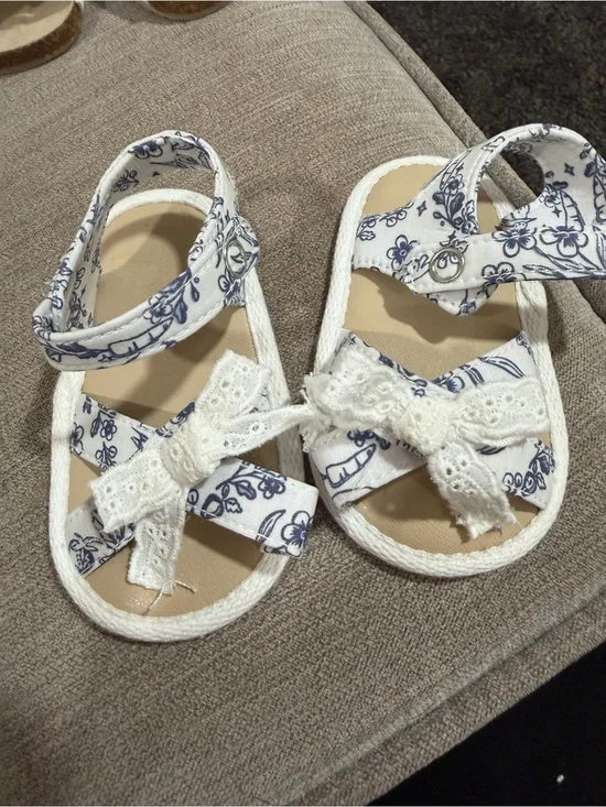 Girls White Floral Print Sandals with Lace Bow