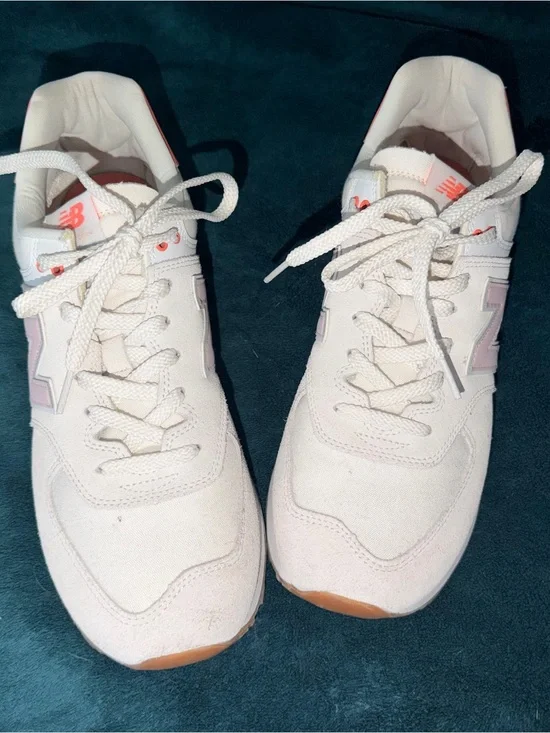 New Balance Women’s Cream Sneakers with Pink Accents