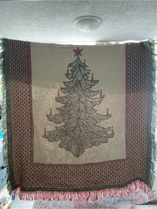 Holiday Tree Woven Throw Blanket - Green and Red