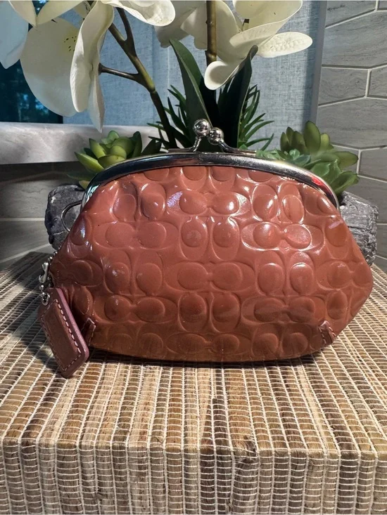 Coach Patent Leather Kiss-Lock Wristlet in Chestnut Brown Org 2 Tone Hang Tag