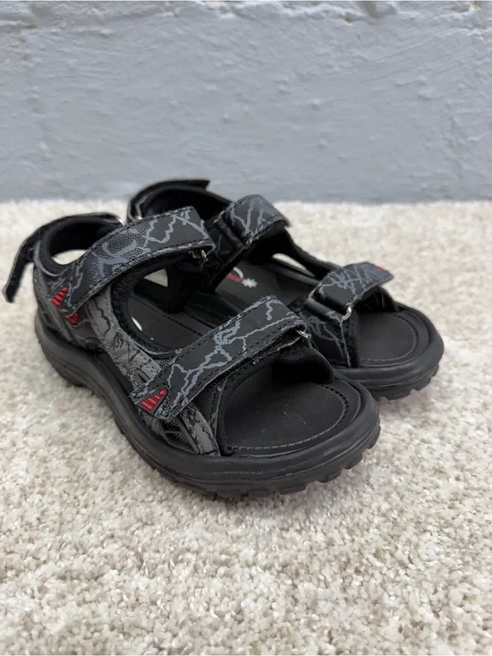 Stone Canyon Boys Harvey Outdoor Hook and Loop Closure Sandals Size 13.5