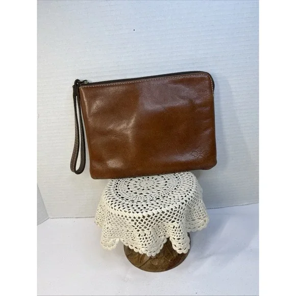 Patricia Nash Cassini Tan Genuine Leather Wristlet Clutch Purse P34901