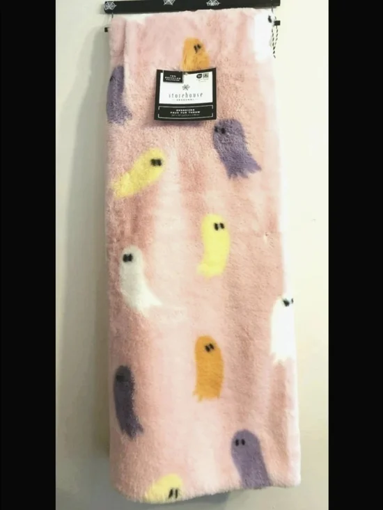 Storehouse Oversized Plush Pink Ghost-Print Throw Blanket - Halloween