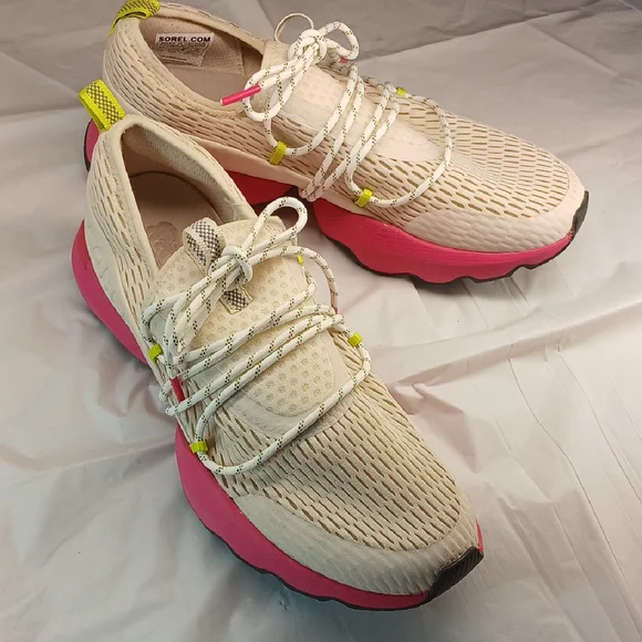 Sorel Women's Cream and Pink Sneakers size 9. mint condition