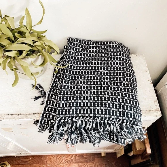 Black & White Patterned Woven Throw with Fringe