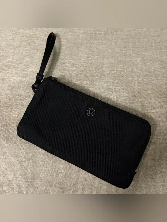 Lululemon Double Zipper Compartment Wristlet Black