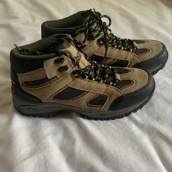 Men’s hiking boots