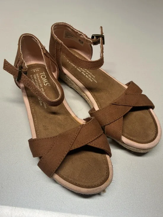 Toms kids Harper wedge sandal size 1.5