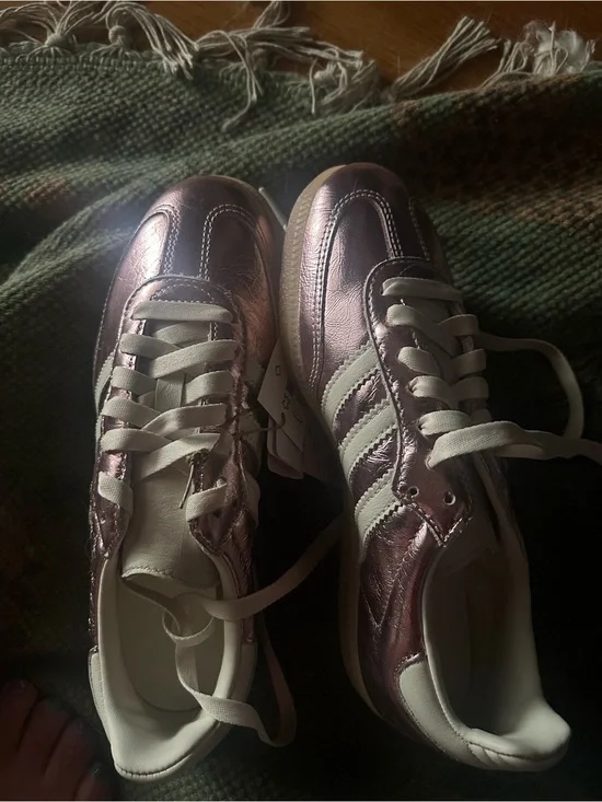 NWT Adidas samba Metallic Rose Gold Women's Casual Sneakers with White Stripes